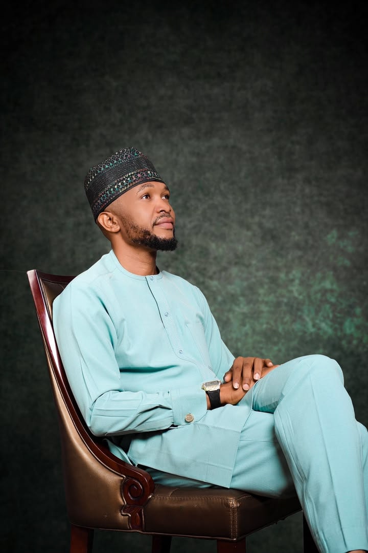 David Nnaji, studio portrait in profile
